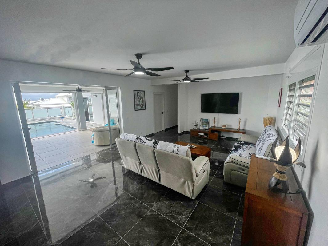 12.Location villa piscine Saint François Guadeloupe_Salon